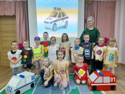 «Баба Яга в гостях у детей, учит правила дорожного движения.