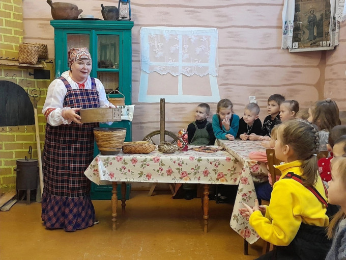 Русские народные промыслы и быт.