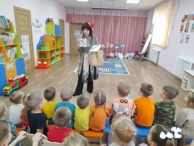 "Правила дорожные детям знать положено".